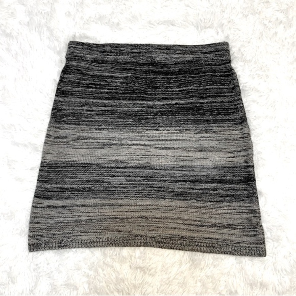 Loft Women’s Gray and Black Sweater Skirt
